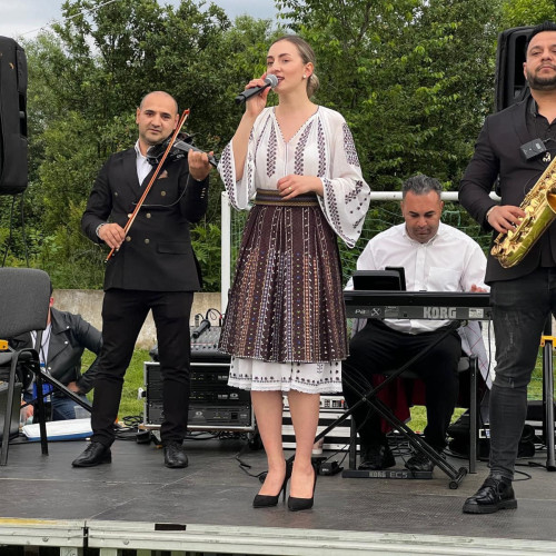 Daniela Spineanu, farmacist din Targu Jiu, și-a lansat videoclipul la piesa "Mai nana, nana"