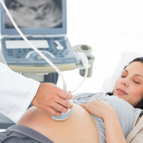 Studiu: Infectarea sau vaccinarea anti-Covid în timpul primului trimestru de sarcină nu crește riscul de malformații congenitale la copii