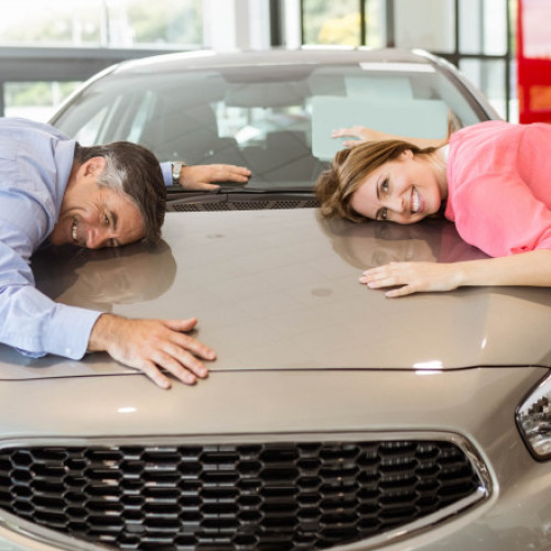 Piața auto europeană în 2024: Creștere modestă și preferință pentru hibride