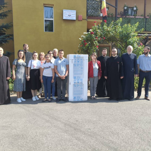 Caminul de bătrâni Fundatia Catedrala Eroilor a primit un congelator din partea Bisericii