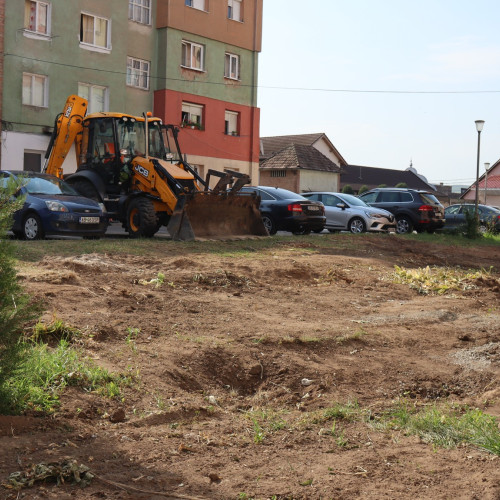 Administratia din Blaj reabilitează spațiile verzi din Cartierul Eroilor