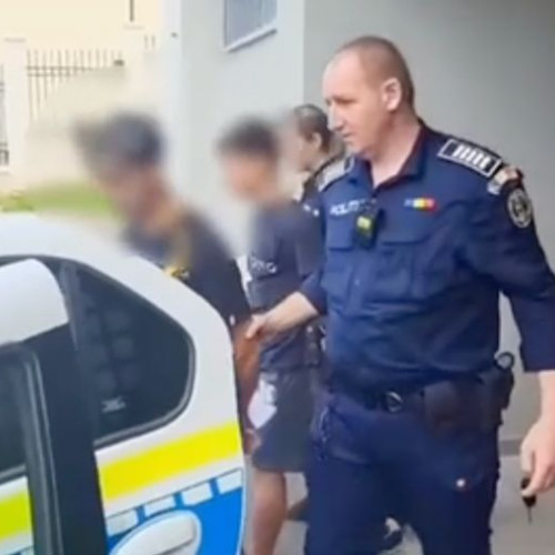 Doi tineri de 17 ani reținuți pentru furt calificat și tentativă de furt