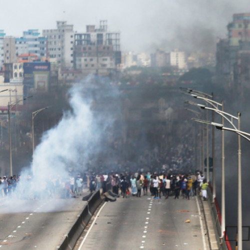 Proteste violente în Bangladesh: Zeci de victime