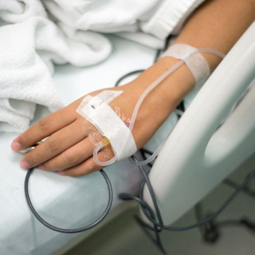 Un adolescent din Botoșani roagă ajutorul comunității pentru a face față cheltuielilor medicale