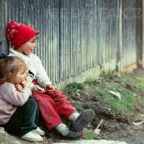Aproape 20 de milioane de copii din UE, expuși riscului de sărăcie