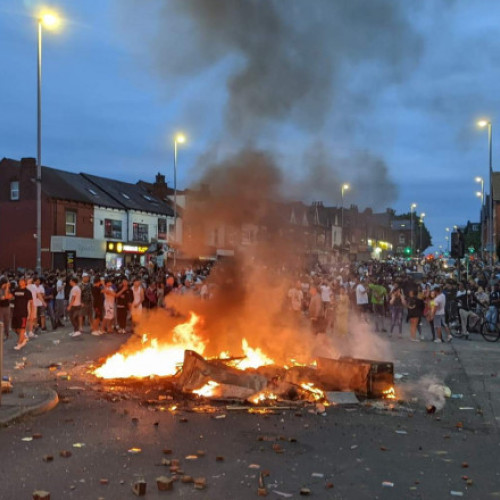 Violențele din Leeds determină reacția premierului britanic