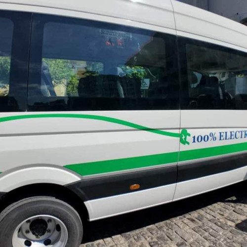 Consiliul Județean Botoșani colaborează cu 10 comune pentru achiziția de microbuze școlare electrice