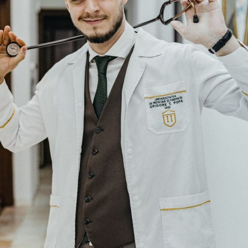 O tânără speranță în medicină: Mădălin Șerban Noroc, absolvent al Universității de Medicină și Farmacie din Iași