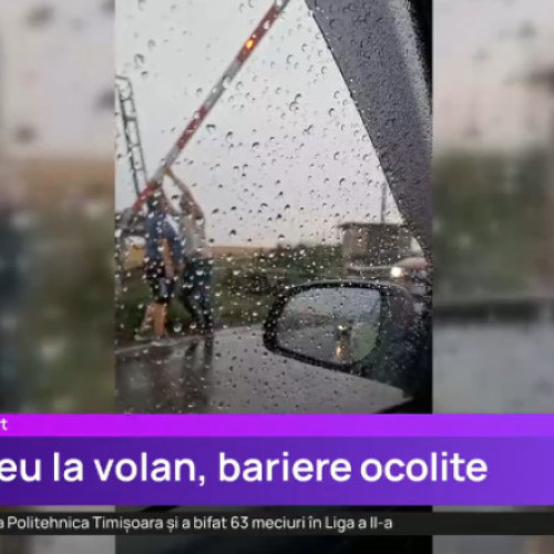 Inconștiența șoferilor la o trecere de cale ferată din Cilibia