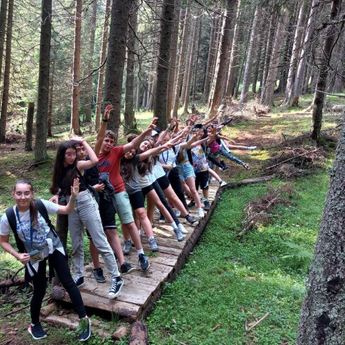 Tinerii din Dâmbovița și Ilfov la proiectul "ECO-VOLUNTARI ÎN MUNTII BUCEGI"