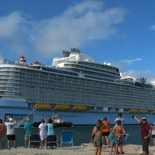 Supraturismul în marile orașe europene: Barcelona va crește taxele pentru pasagerii navelor de croazieră