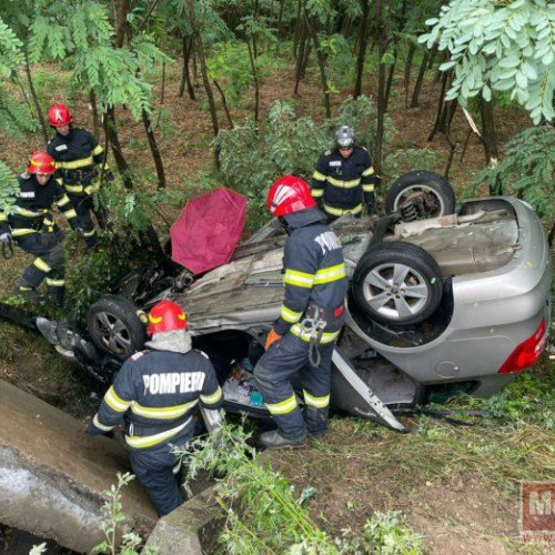 Accident rutier pe DE58, cinci persoane rănite