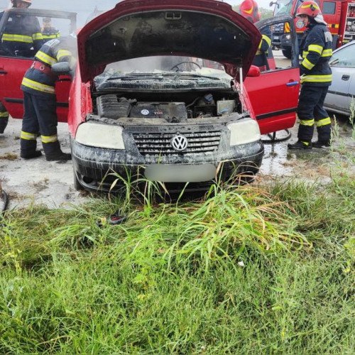 Incendiu la un service din Săveni: un autoturism a fost distrus de flăcări