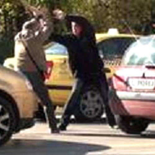 Incident violent în Geoagiu: un bărbat și-a distrus mașina unui șofer nevinovat