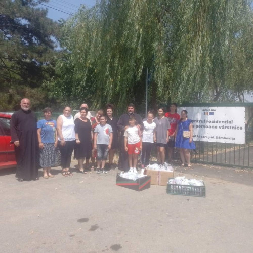 Tinerii din Comitetele parohiale au adus bucurie vârstnicilor din Ghergani