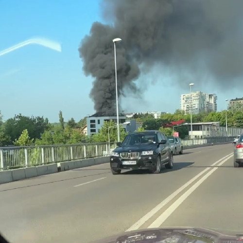 Incendiu în București, lângă stația de metrou Aurel Vlaicu