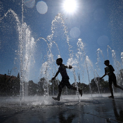 Meteorologii au prelungit codul galben de caniculă