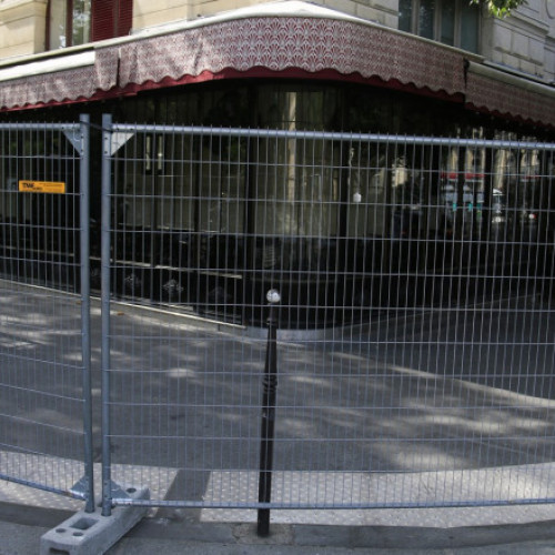 Restricțiile de securitate afectează cafenelele de pe malul Senei din Paris
