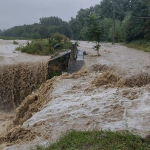 Cod galben de inundații pe râuri în șapte județe
