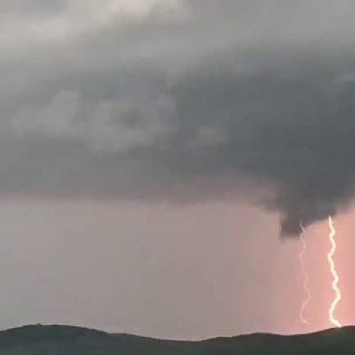 Meteorologii emit avertizări de furtuni în județul Alba