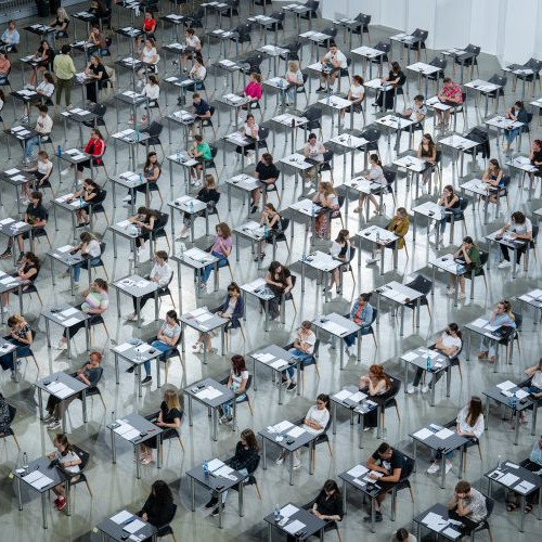 Examenul de admitere la Universitatea de Medicină și Farmacie "Iuliu Hațieganu" se desfășoară cu succes