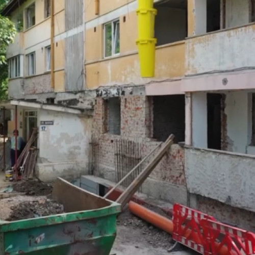 Primarul Nicușor Dan anunță progrese în lucrările de consolidare a blocului de pe str. Baltagului nr. 17