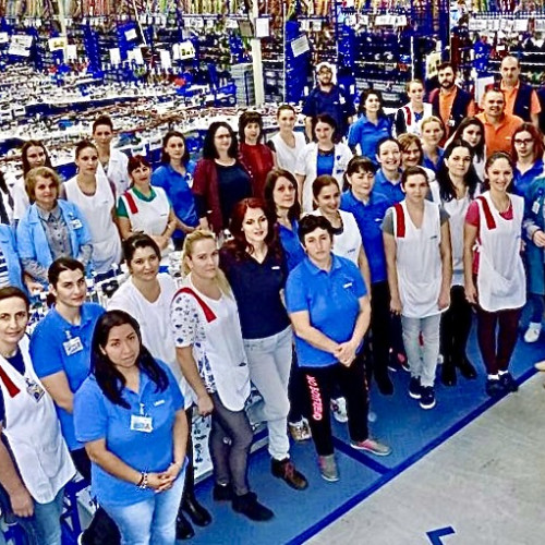 10% dintre angajații fabricii Leoni Bistrița, concediați din cauza scăderii comenzilor