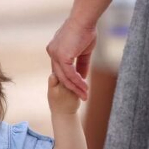 Modificări importante pentru asistenții maternali, anunțate de ministra Natalia Intotero