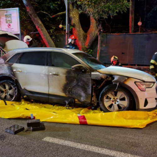 Incendiu la o mașină electrică în Satu Mare