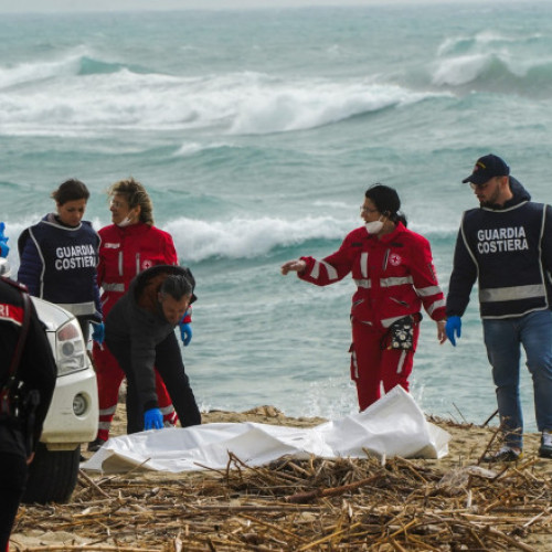 Săgeți ale Justiției în cazul tragediei de la Cutro: șase militari italieni suspectați de omor involuntar
