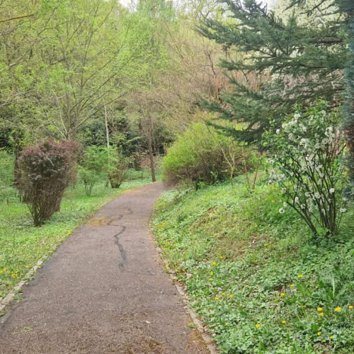 Sistem de acces cu turnichet și automat de plată, la intrarea în Parcul dendrologic din Alba Iulia