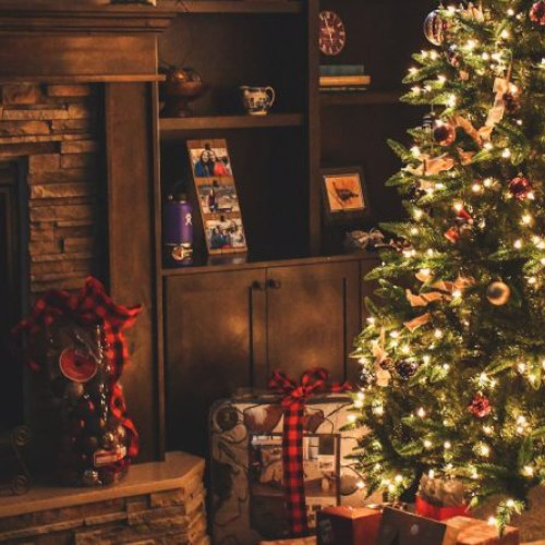 Modele de brazi artificiali de lux pentru un Crăciun de neuitat