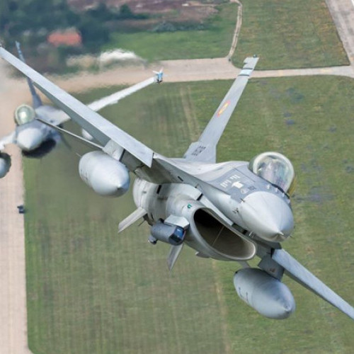 Două avioane F-16 ale armatei române monitorizează spațiul aerian după alertă de drone