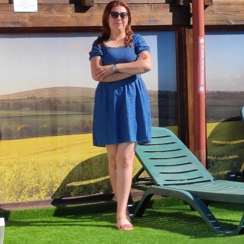 O femeie din Botoșani oferă cazare gratuită familiilor nevoiașe la Marea Nordului