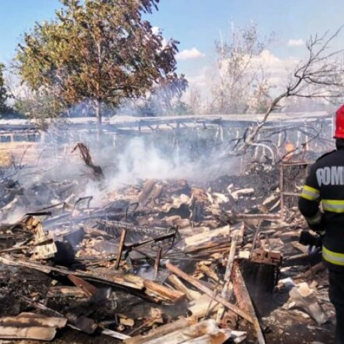 Incendiu devastator în comuna Biliesti, intervenție rapidă a pompierilor