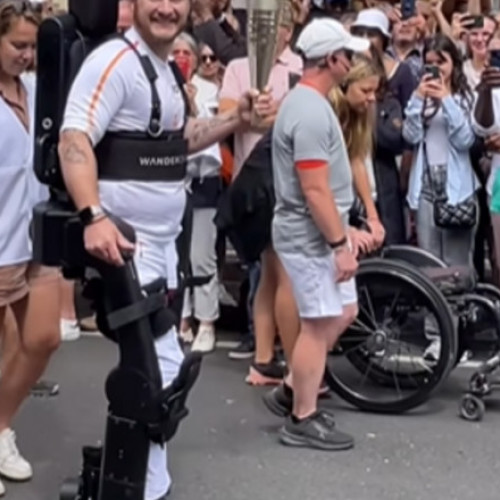 Kevin Piette, primul paraplegic care defilează cu flacăra olimpică