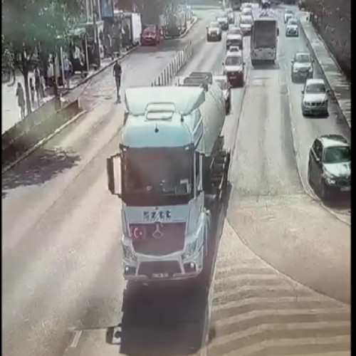 Poliția Locală din București oprește o cisternă plină cu combustibil