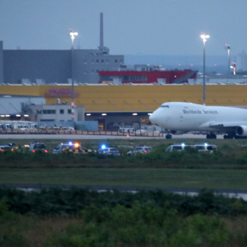 Protestele ecologiste perturbă aeroporturi europene în dimineața de miercuri