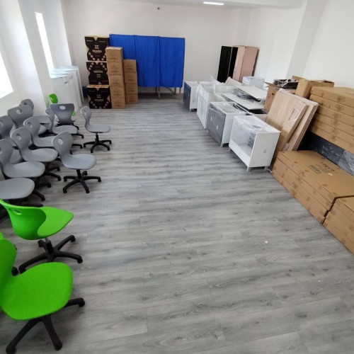 Elevii din Finta vor beneficia de un nou mobilier și echipamente pentru învățare