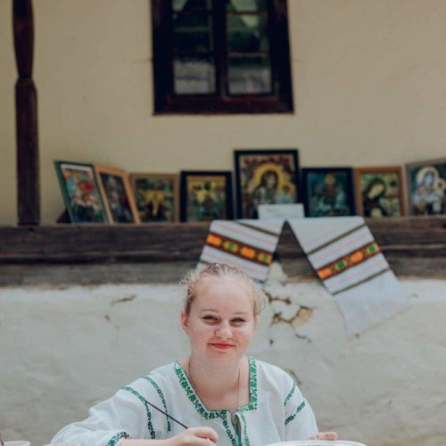 O tânără din Botoșani, premiată la Olimpiada Națională "Meșteșuguri Artistice Tradiționale"