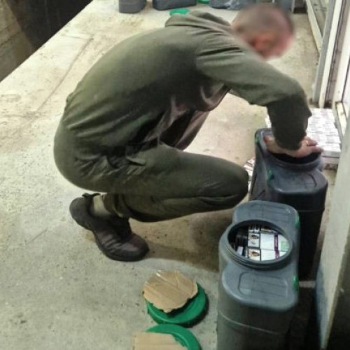 Două persoane au fost sancționate penal pentru contrabandă cu țigări