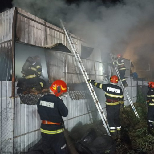 Gospodărie în flăcări la Dumbrăveni, provocată de copii