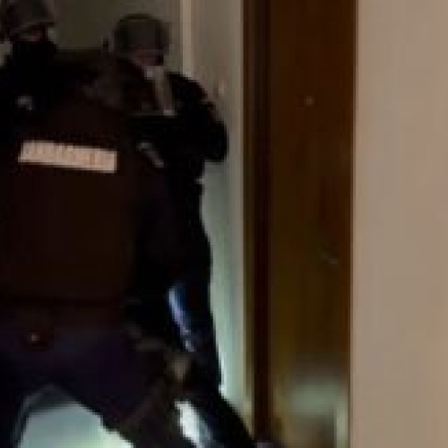 Captură de droguri în București: șapte persoane reținute