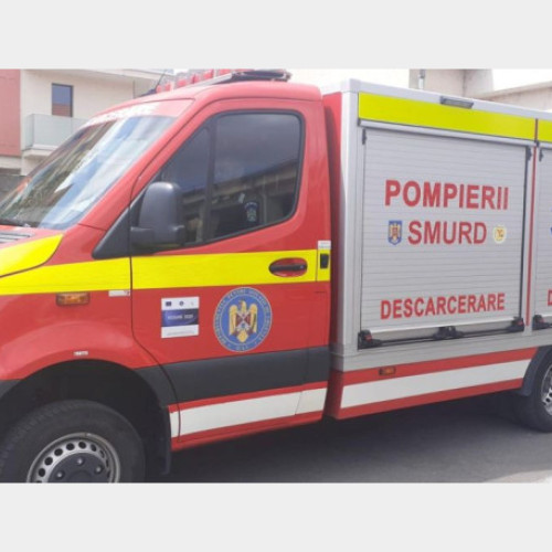 Pompierii militari din Oradea intervine pentru salvarea unei fetițe blocate în complexul de joacă