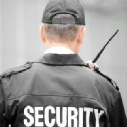 Doi agenți de pază, găsiți beți la locul de muncă în Săcele