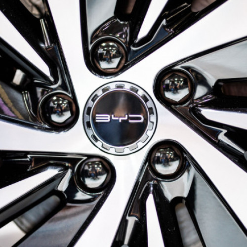 Constructorii chinezi de automobile electrice își relocă producția în Europa