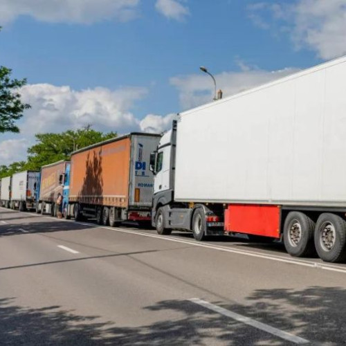 Camioane cu deşeuri mascatate ca bunuri second-hand tranzitează România