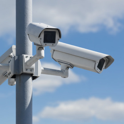 Condamnare pentru un bărbat din Alba care a furat camere de supraveghere