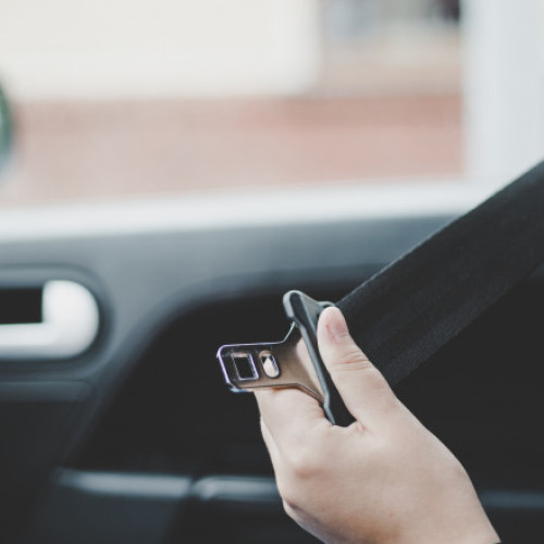 O femeie din Iași, rănită într-un accident provocat chiar de soțul ei, a primit 100.000 de lei despăgubiri