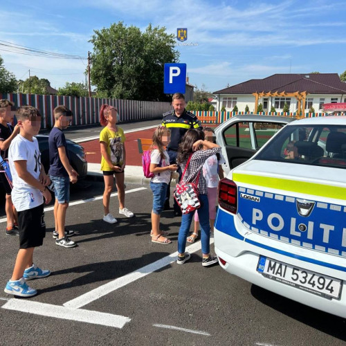 Campania "Împreună pentru o vacanță în siguranță" demarată de polițiști